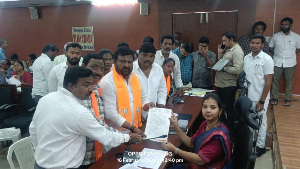 ఇళ్ల పట్టాల పేరుతో వైఎస్సార్సీపీ భారీ మోసం