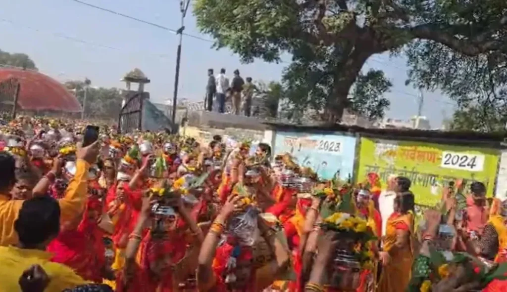 ఆలయ ఉత్సవంలో తొక్కిసలాట.. మహిళ మృతి