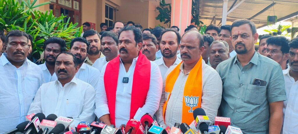 కామారెడ్డిలో కాంగ్రెస్, బీజేపీ సవాళ్లు, ప్రతిసవాళ్లు మధ్య ఉద్రిక్తత