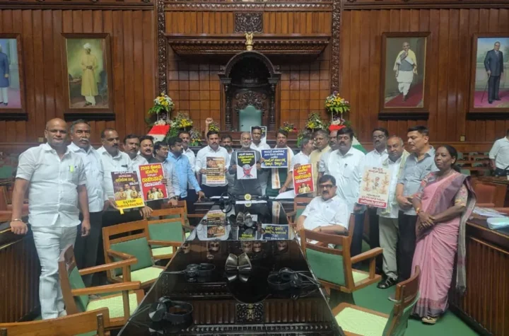 అవినీతి మంత్రి రాజీనామాకై కర్ణాటక అసెంబ్లీలో రాత్రంతా  ధర్నా