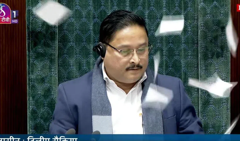 లోక్‌స‌భ‌లో చైర్‌పై పేప‌ర్లు విసిరేసిన 8 మంది ఎంపీల స‌స్పెన్ష‌న్‌