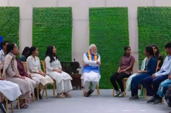 ఏఐ, మొబైల్ ఫోన్లకు బానిస కాకూడదు