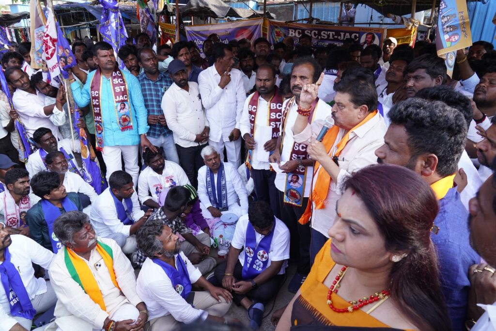 మల్లన్న జాతరలో దాడికి గురైన రజకుల పరామర్శ