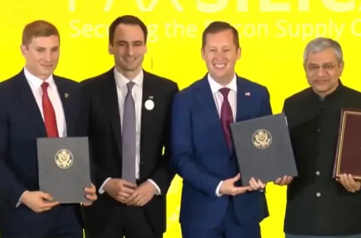 పాక్స్ సిలికా కూటమిలో చేరిన భారత్