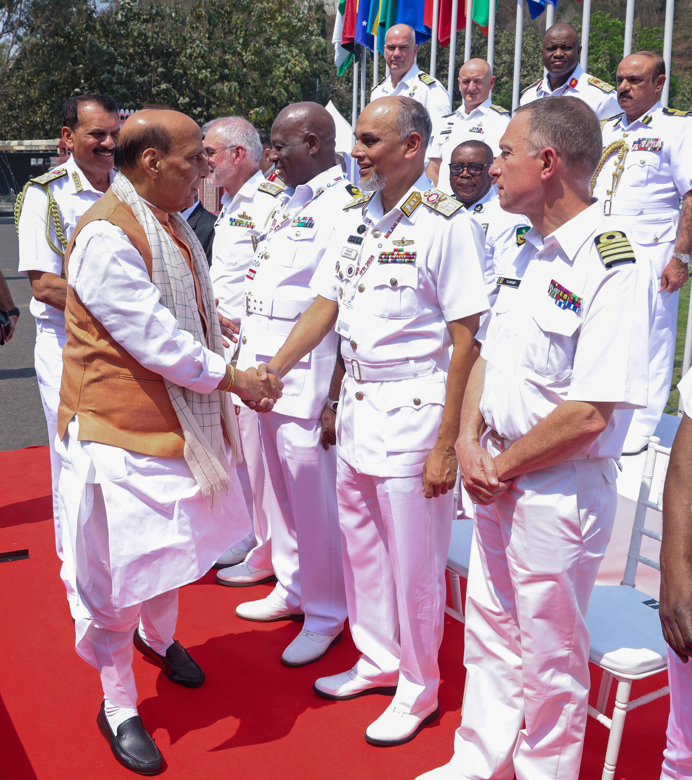 ఏ ఒక్క నౌకాదళం కూడా ఒంటరిగా సవాళ్లను ఎదుర్కోలేదు