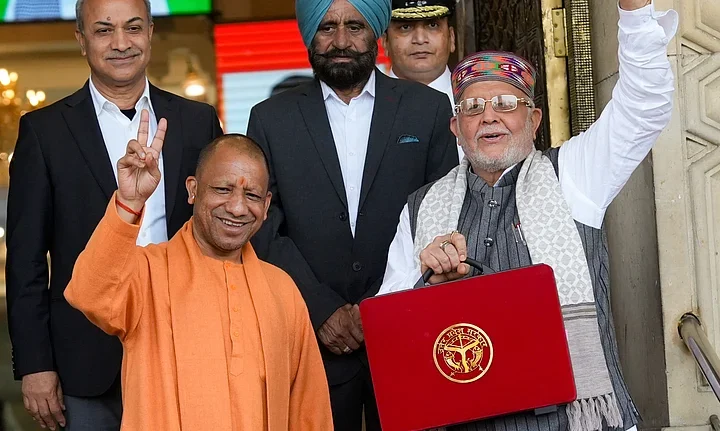 ఎన్నికల ముందు రూ 9.12 లక్షల కోట్లతో యూపీ బడ్జెట్