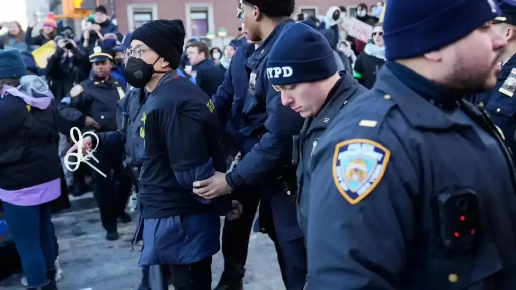 అమెరికా ప్రమాదకరమైన నేరగాళ్లలో 80 మంది భారత సంతతి