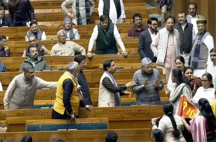 పార్లమెంటులో ప్ర‌ధాని మోదీ సీటు వ‌ద్ద ఏం జరిగింది?