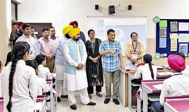 పంజాబ్ లో ఆప్ `విద్యా విప్లవం’… ఎమ్యెల్యేల పిల్లలు ప్రైవేట్ బడుల్లోనే