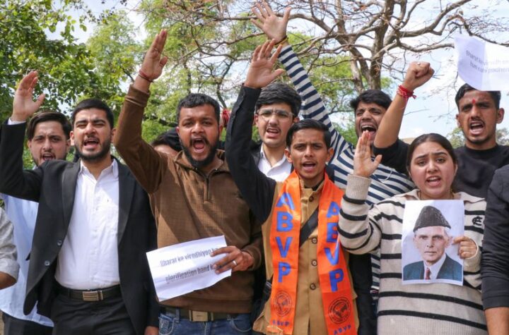 ఎబివిపి నిరసనలతో జమ్మూలో జిన్నా పాఠం తొలగింపు!