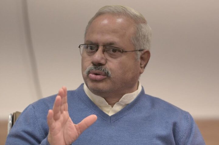 ముస్లిం దేశాల్లో కూడా రోడ్లపై నమాజ్‌కు అనుమతించరు