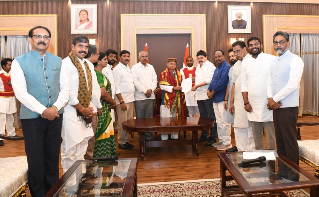 ఎంఐఎం ఎమ్యెల్యేల సభ్యతాలు రద్దుచేయమని బీజేపీ డిమాండ్ 