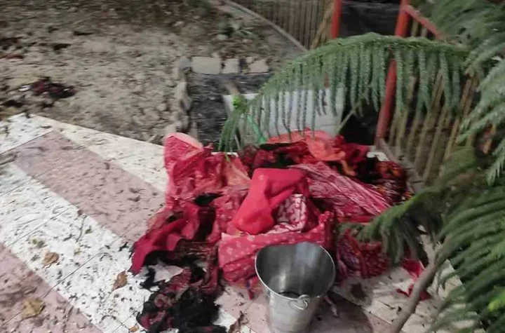 బంగ్లాదేశ్‌లో పూజలో ఉన్న హిందువులపై బాంబు దాడి