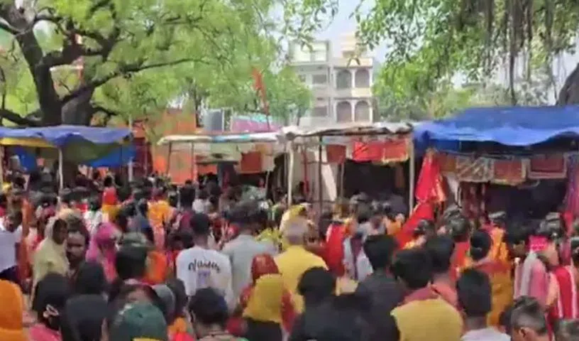 బీహార్ గుడిలో తొక్కిసలాట.. 8 మంది మహిళలు మృతి