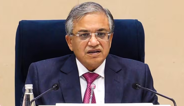 సిఇసిని తొలగించాలంటూ ఇండియా కూటమి  నోటీసు