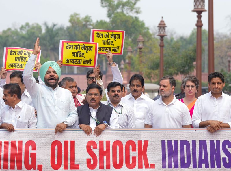 ఓంబిర్లాపై అవిశ్వాస తీర్మానం వెనక్కు.. ఇరాన్‌ పై చర్చకు పట్టు