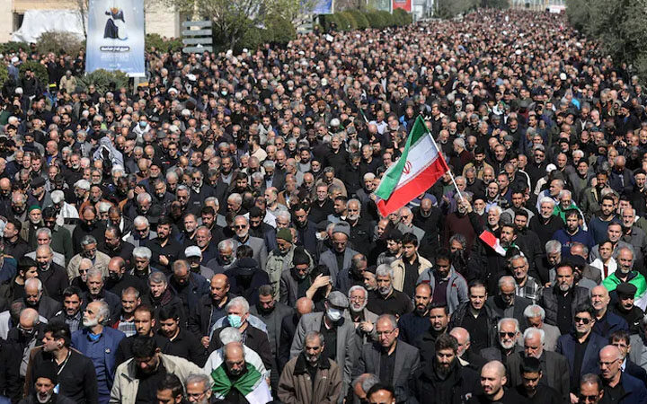 10 లక్షల సైనికులతో అమెరికాను ఢీకొట్టేందుకు ఇరాన్ సన్నద్ధం