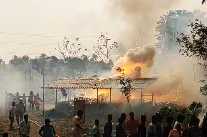 బాణసంచా తయారీలో భారీ విస్ఫోటం.. 21 మంది మృతి