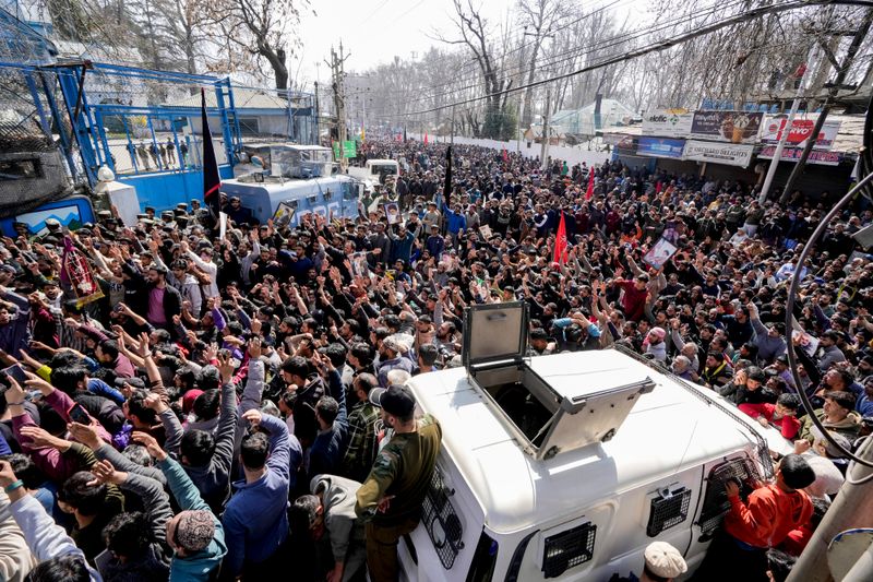 ఖమేనీ మృతికి వ్యతిరేకంగా కశ్మీర్‌లో నిరసనలు