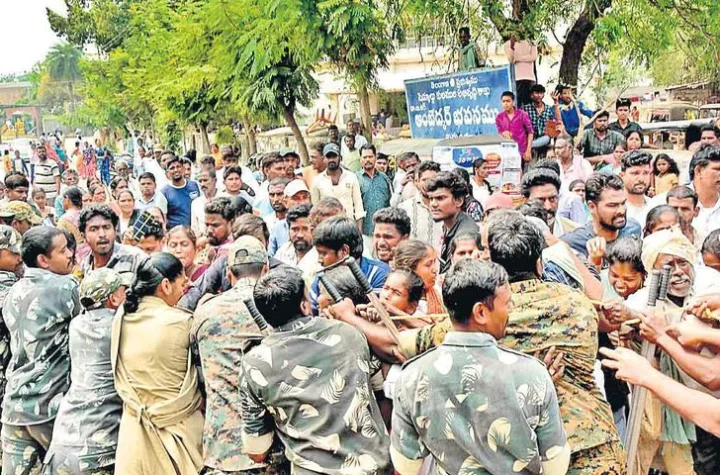 ఖమ్మంలో వెలుగుమట్ల నిర్వాసితులపై లాఠీచార్జ్‌