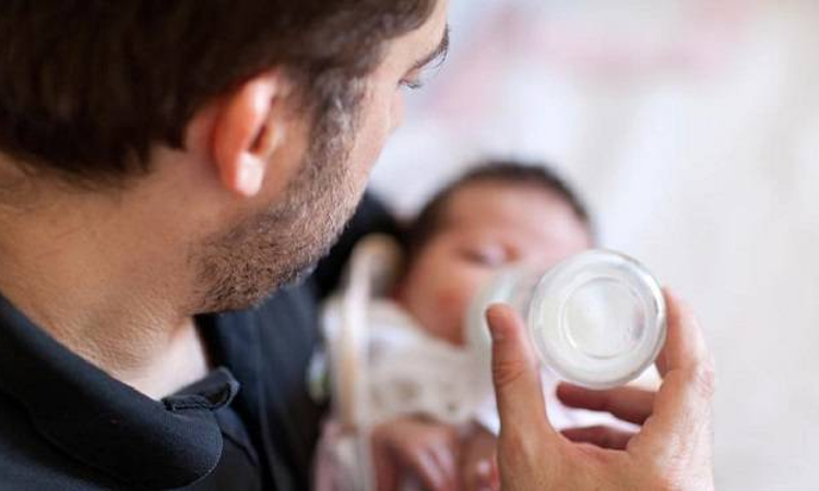 పితృత్వ సెలవులపై ప్రత్యేక చట్టం.. సుప్రీం సూచన 