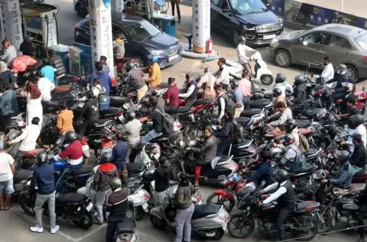 దేశంలో సరిపడా ఇంధన నిల్వలు- ఎవరూ భయపడొద్దు