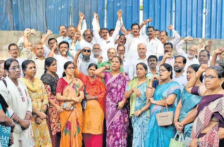 ఆర్టీసీలో సమ్మె సైరన్… నోటీసు ఇచ్చిన జేఏసీ నేతలు