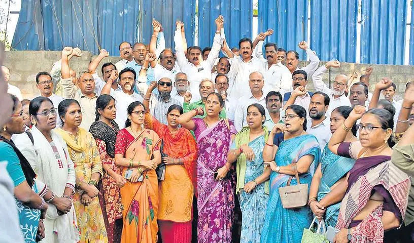 ఆర్టీసీలో సమ్మె సైరన్… నోటీసు ఇచ్చిన జేఏసీ నేతలు