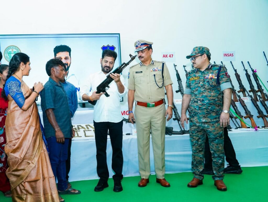 సిఎం రేవంత్ ఎదుట 130 మంది మావోయిస్టులు లొంగుబాటు