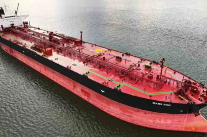 చైనా వెళ్తున్న రష్యా ఆయిల్‌ ట్యాంకర్‌ భారత్‌కు మల్లింపు