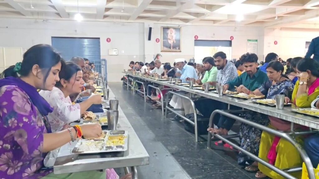 అయోధ్య, షిర్డీలను తాకిన వంటగ్యాస్ కొరత