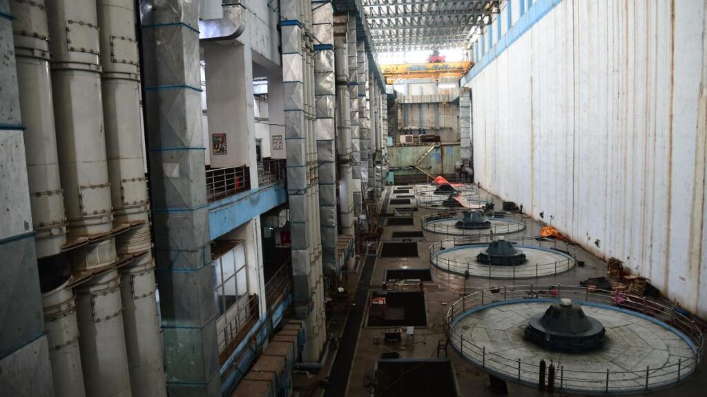 శ్రీశైలంలో నిలిచిపోయిన విద్యుత్ ఉత్పత్తి