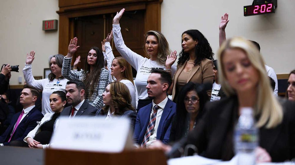 అమెరికా ప్రభుత్వం, గూగుల్‌పై  ఎప్‌స్టీన్‌ బాధితులు  దావా