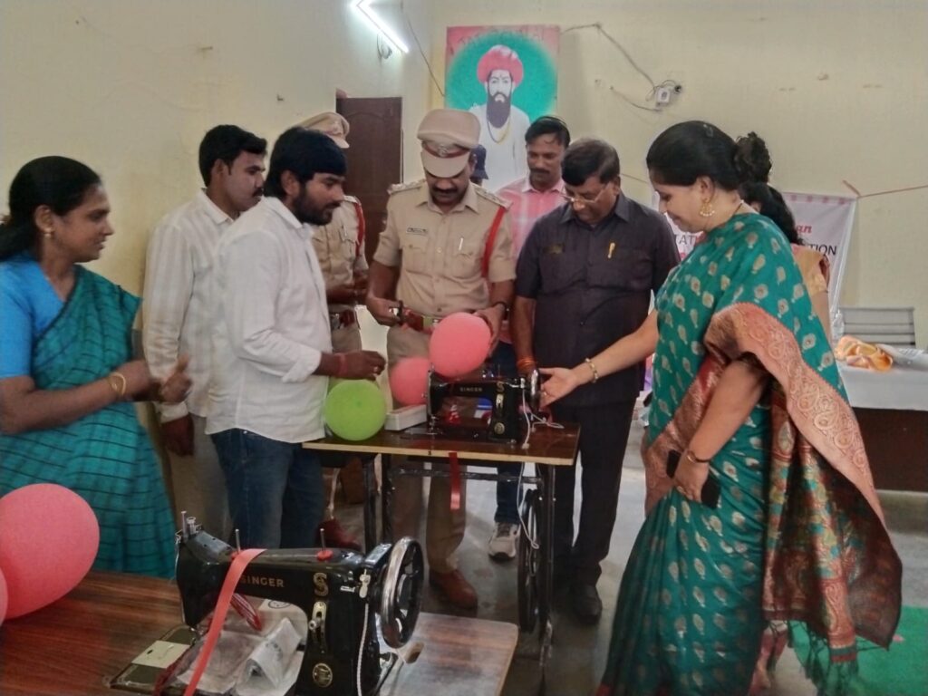 మహిళల వృత్తి నైపుణ్యం కోసం “స్వాభిమాన్ ప్రాజెక్ట్” కేంద్రం