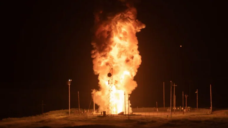 శక్తివంతమైన అణ్వాయుధ క్షిపణిని పరీక్షించిన అమెరికా