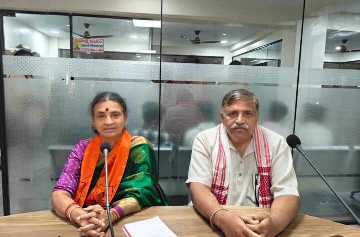 వేద మంత్రాలను హేళన చేసిన ఎమ్మెల్యే సభ్యత్వాన్ని రద్దు చేయాలి