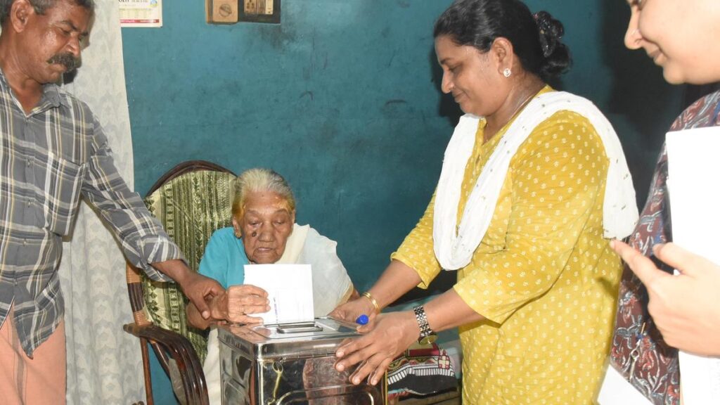 2.37 లక్షలకు పైగా ఓటర్లకు ఇంటి వద్దే ఓటు సౌకర్యం