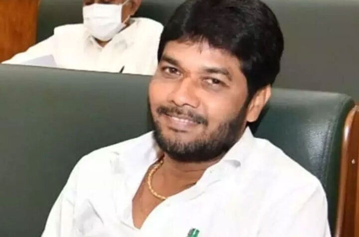 వైసిపి ఎమ్మెల్సీ అనంతబాబు అరెస్ట్