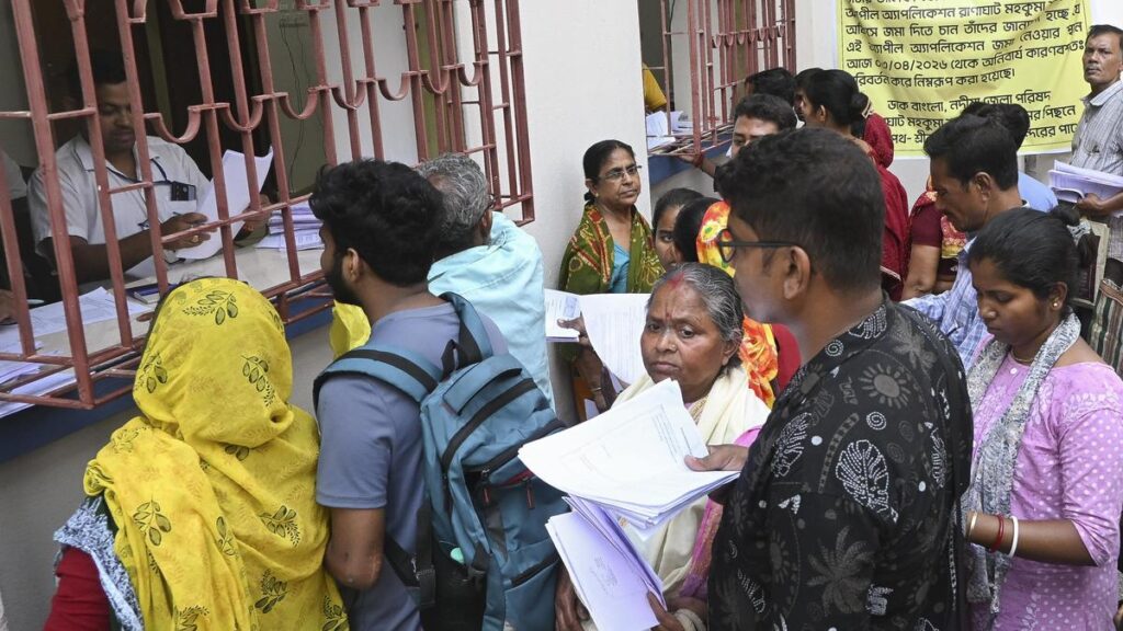 బెంగాల్ లో తొలగించిన ఓటర్లలో 63% మంది హిందువులే 