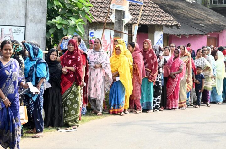 బెంగాల్ లో 90 శాతం, తమిళ్ నాడులో 82.24 శాతం భారీగా పోలింగ్