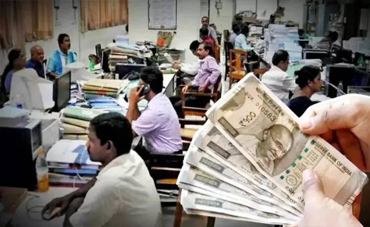 కేంద్ర ప్ర‌భుత్వ ఉద్యోగుల డీఏ 2 శాతం పెంపు