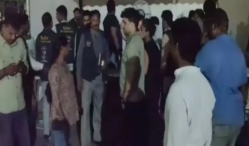 తారామ‌తిలో బాలీవుడ్ న‌టుడితో పాటు ఓ జంట‌కు పాజిటివ్