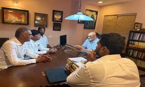 హరీష్ రావు హస్తిన పర్యటనపై రాజకీయ దుమారం!