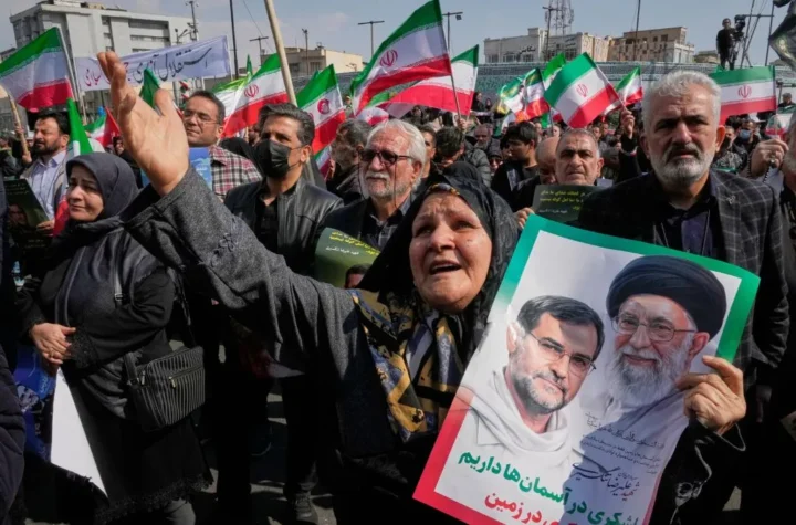 ఇరాన్‌లో రివల్యూషనరీ గార్డ్  స్వాధీనంలో ప్రభుత్వం?