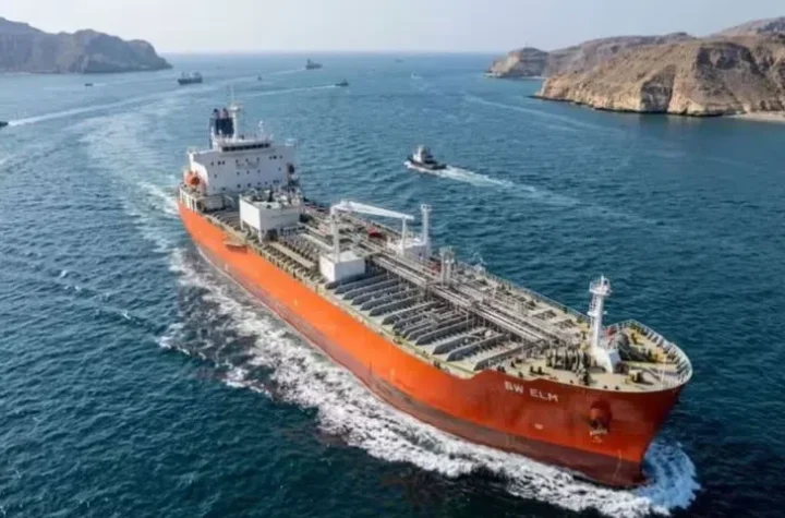 హర్మూజ్‌ దాటిన తొలి భారత ఎల్పీజీ ట్యాంకర్‌ జగ్‌ విక్రమ్‌