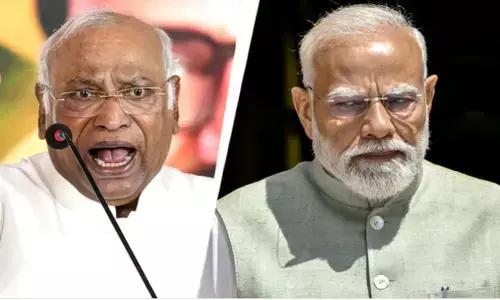 ప్రధాని మోదీపై వ్యాఖ్యలపై ఖర్గేకు ఈసీ నోటీసులు