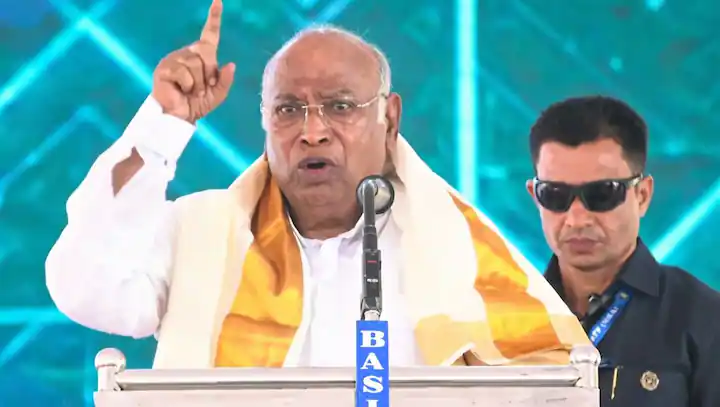 రెచ్చగొట్టే వ్యాఖ్యలపై ఖర్గేను అరెస్ట్ చేయండి!