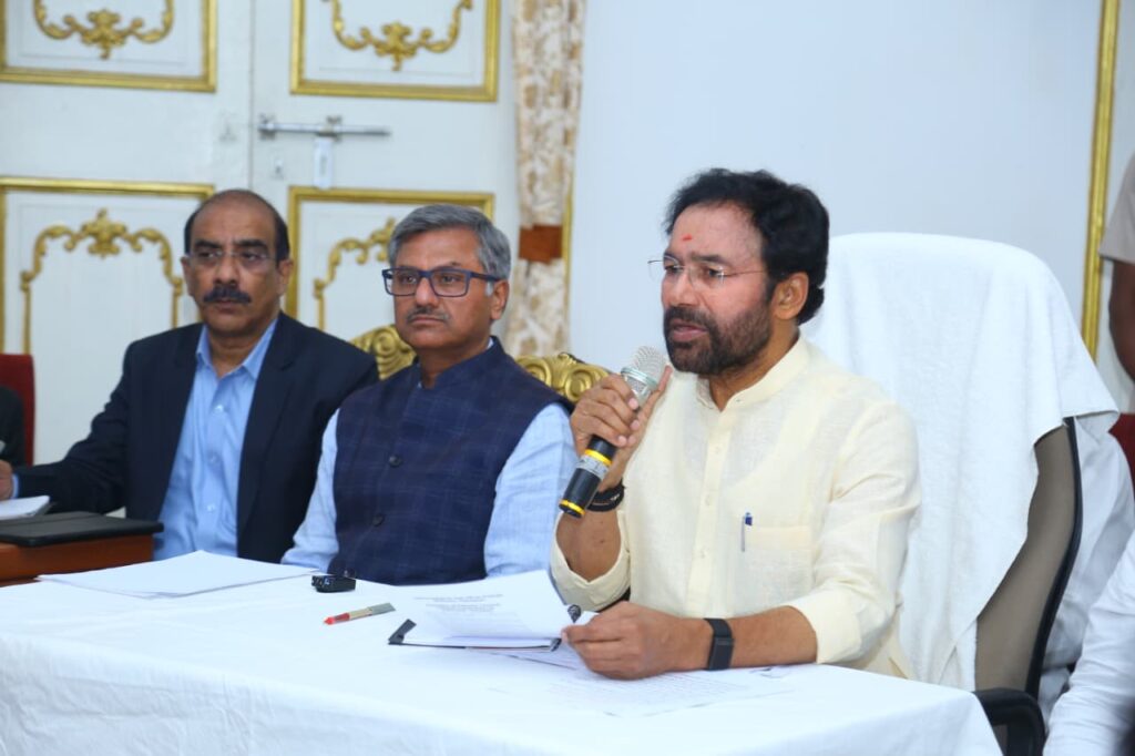 తెలంగాణాలో ఎక్కడా పెట్రోల్, డీజిల్ కొరత లేదు 