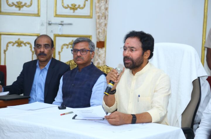 తెలంగాణాలో ఎక్కడా పెట్రోల్, డీజిల్ కొరత లేదు 