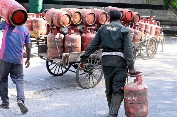 భారతదేశంలో 13 శాతం తగ్గిన ఎల్‌పీజీ గ్యాస్ వినియోగం